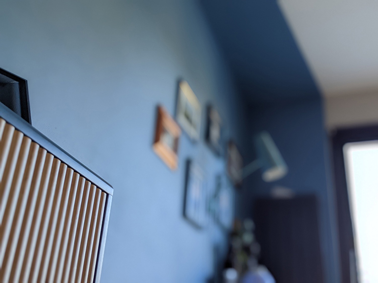 blue-bedroom-zoom-interior-design-trends-2022-PGPstudio Detail of the bedsite table with picture frames in the background