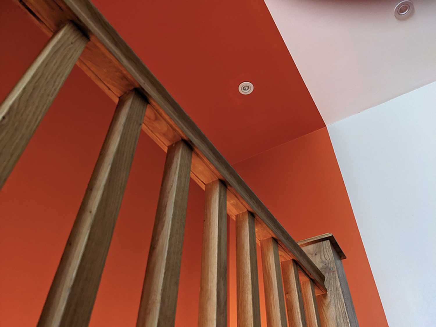 orange-staircaise-handrail-interior-design-trends-2022-PGPstudio Timber Handrail detail