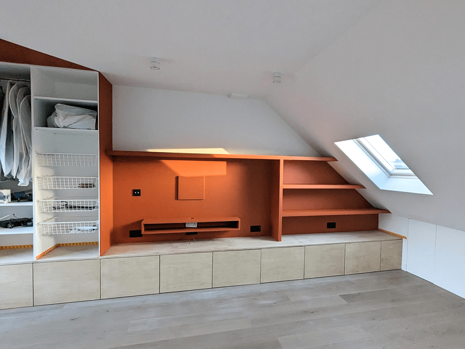 SR_loft_conversion_interiors_orange_bedroom_shelves_design_trends_2025_PGPstudio bespoke shelving